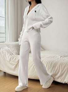 SHEIN EZwear 女式骑士印花落肩拉链连帽开衫和长裤两件套休闲秋冬套装 - 白色 - 查看 1