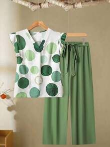 SHEIN LUNE 2 Stücke/Set Frauen Große Größen 2 Stücke Set: Blümchenn Kurzarm Top mit Schleife und einfache weite Hose, Boho "Old Money" Outfits für Frauen, Frühlings-Break Rave Outfits, Festival Frühlings-Break Outfits, Casual Elegant Blumen Urlaubs Outfits, Frauen Oster Kleid, Oster Outfit Frauen, Strand Outfits für Frauen, Büro Kurven Frauen Zweiteiler für den täglichen Gebrauch, Hochwertig Chic Herbst Lehrerin Outfit, Frühling/Sommer/Herbst 2 Stücke Set