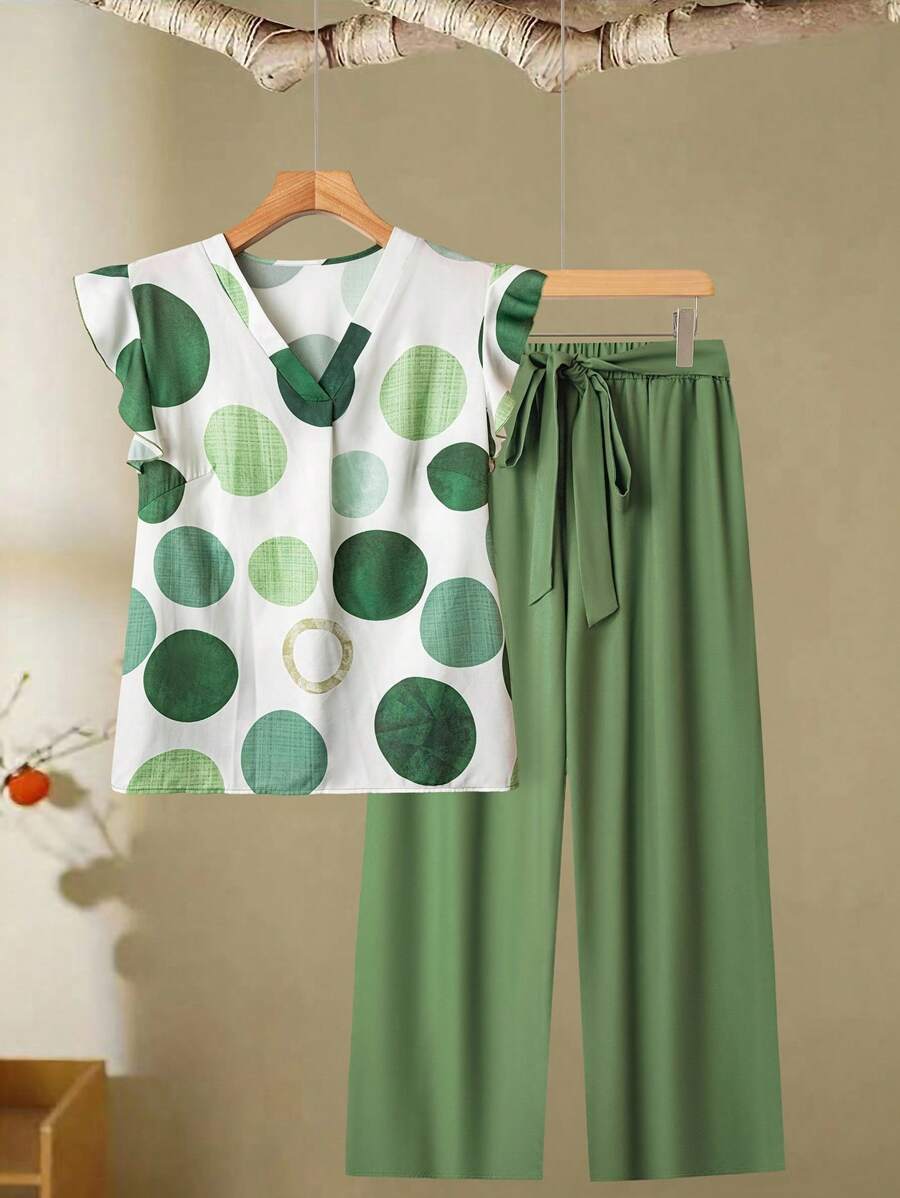 SHEIN LUNE 2 Stücke/Set Frauen Große Größen 2 Stücke Set: Blümchenn Kurzarm Top mit Schleife und einfache weite Hose, Boho "Old Money" Outfits für Frauen, Frühlings-Break Rave Outfits, Festival Frühlings-Break Outfits, Casual Elegant Blumen Urlaubs Outfits, Frauen Oster Kleid, Oster Outfit Frauen, Strand Outfits für Frauen, Büro Kurven Frauen Zweiteiler für den täglichen Gebrauch, Hochwertig Chic Herbst Lehrerin Outfit, Frühling/Sommer/Herbst 2 Stücke Set