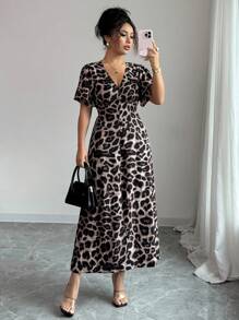 Selianne Elegantes, schickes, minimalistisches Damen Lässig Kleid in hochwertiger Stil, geeignet für Büro, Pendeln, Strand, Musikfestival, Nachmittagstee, französischer Riviera Stil, mit Leopard Muster, V-Ausschnitt, Taillenband, Knopfverzierung, A-Linie Saum, Schlitz, Puffärmel, knielang