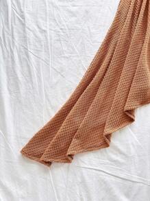 Soleia Vestido de vacaciones con decoración de estrella de mar y bajo asimétrico texturizado para mujer de talla grande en color marrón - Marrón - Ver 4
