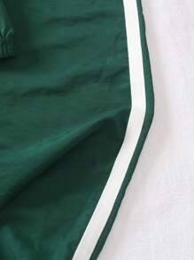 Genkimix Kids Nuevo Set de pantalones sueltos con cuello en V, manga larga y estampado de letras, estilo energético para niños preadolescente, diseño acanalado en negro y blanco con impresión de letra significativa, tela suave y cómoda, versátil y de moda, adecuado para la escuela y el patio de juegos