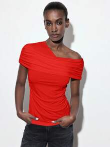 Maija Blusa de mujer con diseño asimétrico de hombro fruncido, casual y elegante, de estilo minimalista urbano. Suave y cómoda, con ajuste ceñido, fruncido lateral desigual, borde enrollado y manga corta. Blusa hombro descubierto para conciertos, vacaciones y atuendos modestos de mujer.
