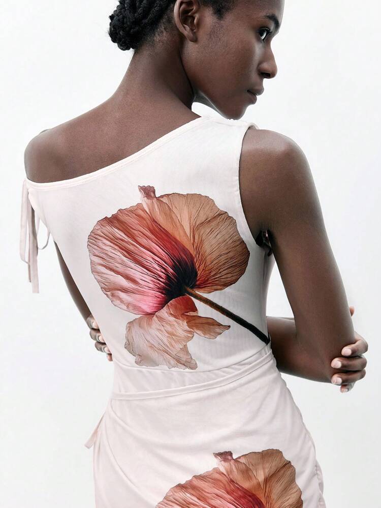 SHEIN Maija Modny damski top bez rękawów z kwiatowym nadrukiem, uniwersalny na każdą porę roku, miejski szyk, wygodny, dopasowany krój, elegancki kwiatowy wzór, odpowiedni na koncerty i do noszenia na co dzień. Biznesowy, swobodny damski strój, strój do biura, stonowany styl z dawnych lat, swobodny temperament, ekskluzywny styl dojazdów do pracy w mieście, taki sam styl jak redaktor naczelny magazynu, miejski strój na imprezę towarzyską, uroczy, stonowany styl podstawowy, uniwersalny i niewybredny, odzież uliczna, odzież do kawiarni, swobodny strój. Elegancka i inteligentna sukienka dla gościa weselnego, romantyczna i piękna, francuska, luźna, ekskluzywna, pełna inteligencji i elegancji, styl z dawnych lat, odzież na rejs, odzież wakacyjna.