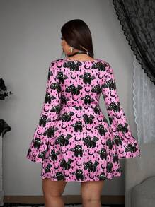 Whyspr 大码女式深色哥特式蝙蝠印花 A 字喇叭袖连衣裙 - 粉色 - 查看 4