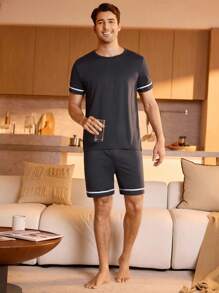 Manfinity Underwear&Sleepwear Basics Set de 2 piezas de camisa casual con cuello redondo y bloques de color, y pantalones cortos para uso doméstico para hombres