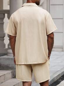 Manfinity Homme 大码男士波浪条纹翻领短袖衬衫和短裤休闲套装 - 杏色 - 查看 5
