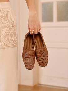 Rosivie Chaussures d'été décontractées respirantes et tissées pour femmes, ajourées, à la mode, confortables, simples, plates et à bout carré