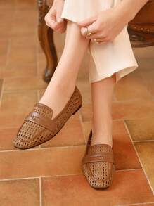 Rosivie Chaussures d'été décontractées respirantes et tissées pour femmes, ajourées, à la mode, confortables, simples, plates et à bout carré