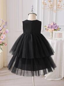 Robe de fille jeune à col rond sans manches avec couches de maille de luxe, robe épaisse et élaborée noire de style gâteau, été