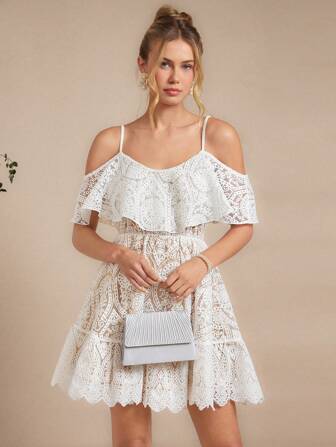 Amorya Robe mini élégante à volants, épaules dénudées, manches courtes en dentelle, convient pour le port quotidien, les festivals et les occasions romantiques, printemps/été