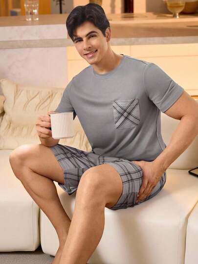 Manfinity Underwear&Sleepwear Basics Set de pijama de 2 piezas con camiseta de manga corta de bolsillo a cuadros y pantalones cortos para hombre