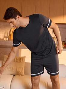 Manfinity Underwear&Sleepwear Basics Set de 2 piezas de camisa casual con cuello redondo y bloques de color, y pantalones cortos para uso doméstico para hombres