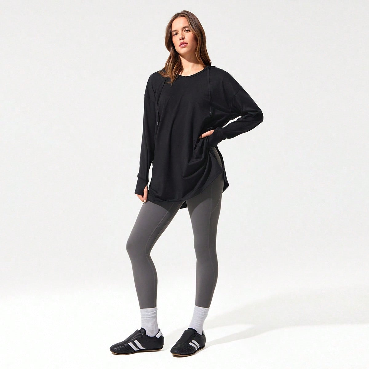 Sudadera suave y holgada de longitud hasta las caderas con cordón ajustable, mangas largas y ojales para el pulgar, para uso diario y casual en otoñ