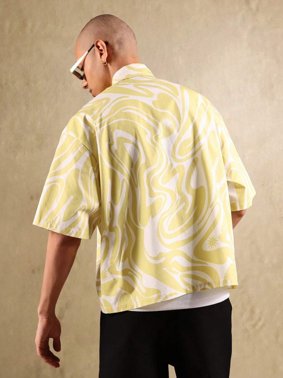 Sommerjacke mit kastigem Schnitt und durchgehendem Reißverschluss und abstraktem Print