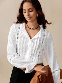 Chiquease Blusa holgada versátil de estilo bohemio con cuello Peter Pan, manga larga, parches de encaje floral - Blanco - Ver 1