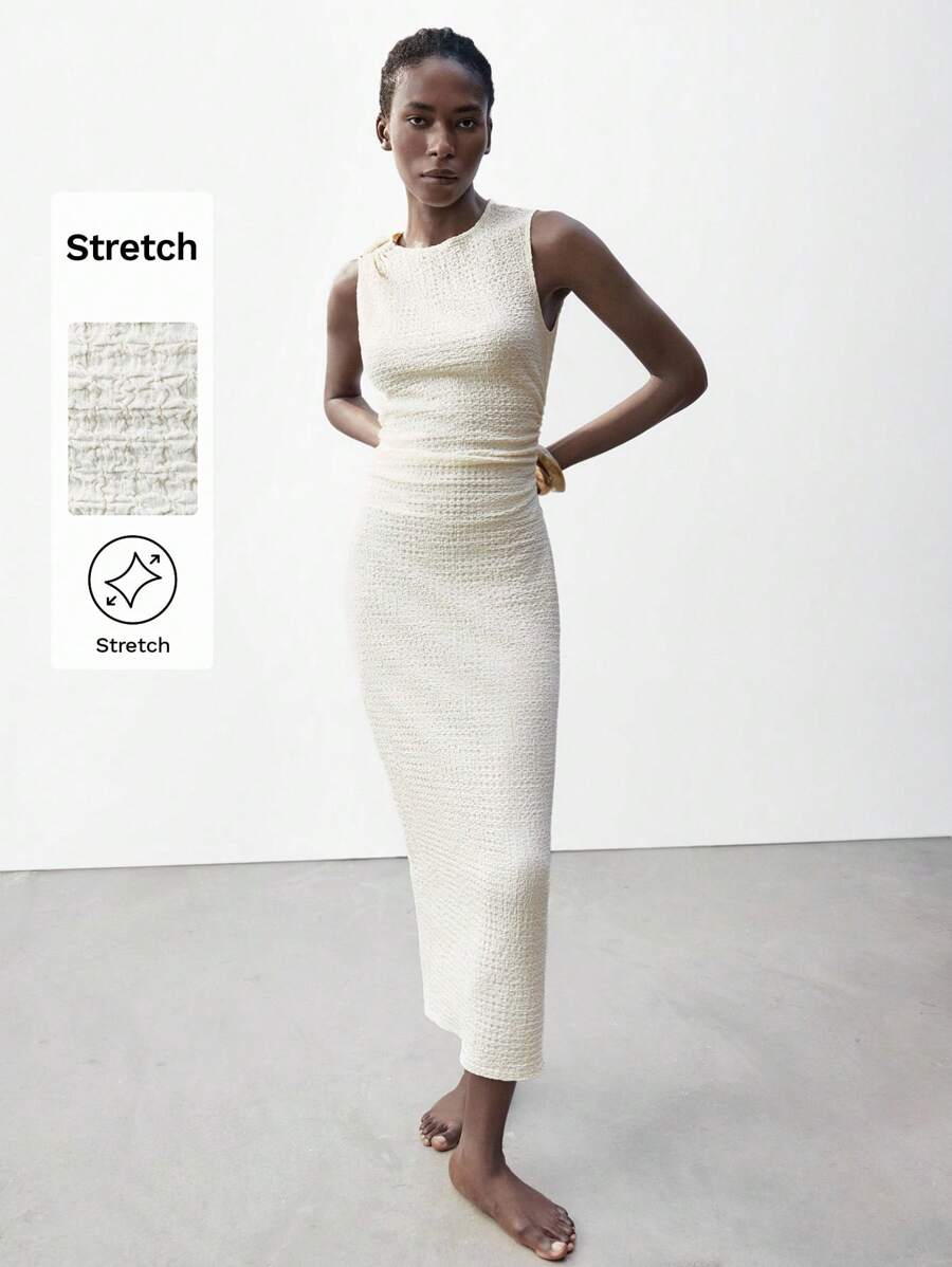 Maija 女士米色褶皱肩部金属装饰纽扣连衣裙，现代都市时尚修身圆领无袖不对称褶皱腰中长连衣裙，优雅女士办公室休闲装 - 杏色 - 查看 1