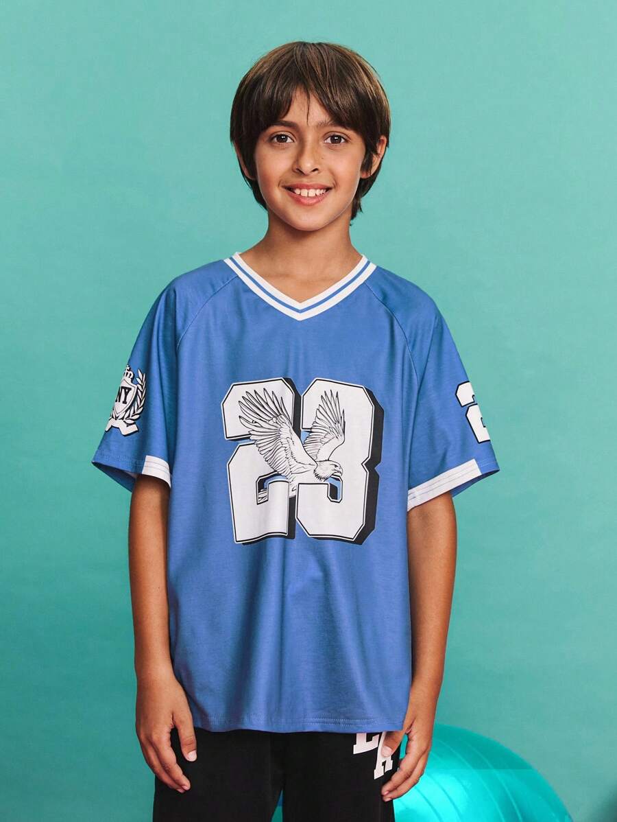 SHEIN Camiseta de manga corta con cuello en V casual, suelta y cómoda con estampado de letras para niño preadolescente - Azul - Ver 1