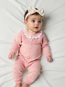 SHEIN 2 件套女婴连体衣和头带套装，粉色蕾丝边针织连体衣，柔软舒适，适合日常、外出、旅行、度假、居家、日托和玩耍