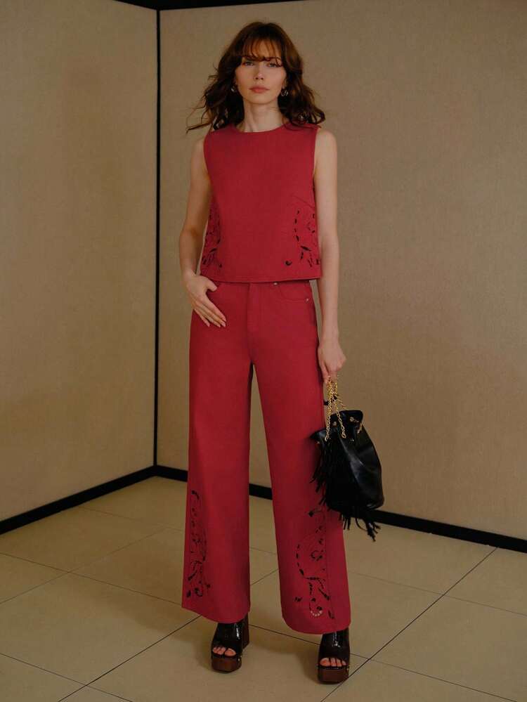 EMBROIDERY HOLLOW-OUT JEANS