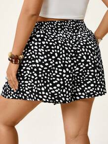 SHEIN LUNE Plus SummerDitsy Floral Print Slant Pocket Shorts - Black - View 2