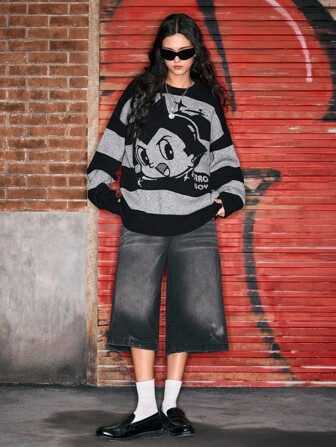 Astro Boy X ROMWE Pull oversize décontracté pour femmes avec motif rayé et effet épaules tombantes