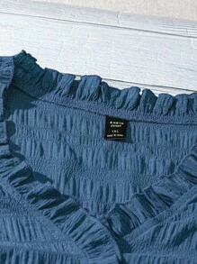 SHEIN LUNE CURVE 大码女式纯色纹理面料 V 领荷叶边小泡泡袖修身休闲常规衬衫 - 霧霾藍 - 查看 5