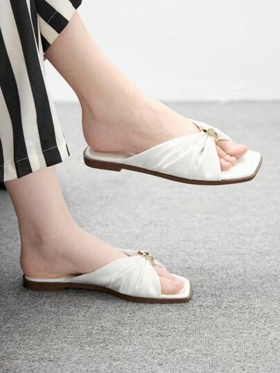 CUCCOO BIZCHIC 女士白色平底凉鞋