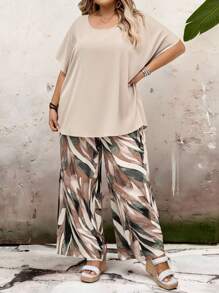SHEIN CURVE+ Completo donna taglia curvy, top a maniche corte con collo rotondo tinta unita e pantaloni wide-leg con stampa, adatto per vacanze campestri primavera/estate, outfit per vacanze estive, spiaggia, mare - Multicolore - Visualizzare 5