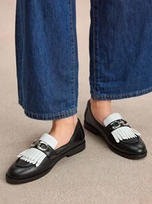 Rosivie Sepatu Loafer Kasual Wanita dengan Desain Rumbai dan Warna Kontras untuk Pemakaian Sehari-hari - Hitam - View 10