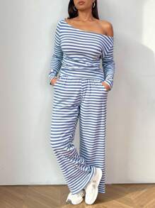 SHEIN EZwear 加大码海军蓝条纹长袖不对称领口上衣和裤子两件套针织套装加大码休闲套装加大码条纹休闲套装女士加大码条纹套装 - 藍白色 - 查看 1