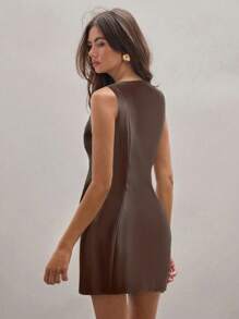 COSMINA 女士纯色 PU 皮革单排扣无袖时尚迷你连衣裙，秋季连衣裙