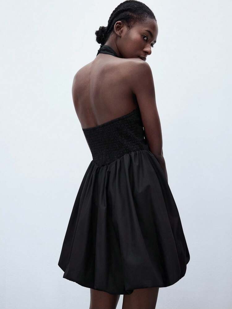 SHEIN Maija Robe à volant noir pour femmes, conception urbaine chic polyvalente et décontractée, robe évasée élégante à taille haute confortable, ludique et adorable pour les concerts