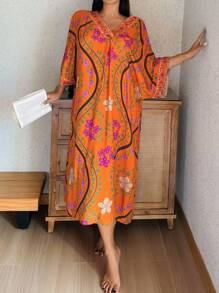 DAZY Áo ngủ nữ dáng rộng cổ chữ V in hoa - màu nâu - Xem 6