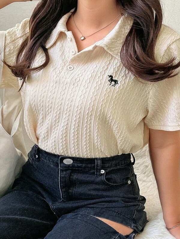 Dazy Plus Camiseta de manga corta de talla grande con cuello polo beige, cuello vuelto bordado, para verano