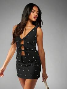 MISSGUIDED 铆钉迷你裙，侧面镂空设计，派对俱乐部装，夜间外出，金属纽扣装饰，现代时尚宣言单品