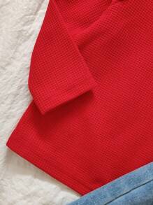 SHEIN Baby Mädchen 2 Stücke Set: Rotes Langarm-Top mit Rundhalsausschnitt und Waffel-Optik, kombiniert mit Denim-Hose mit blauem Kirsch-Muster, modischer pastoraler Stil, geeignet für Fotoshootings, Picknicks, den Alltag, Frühling und Herbst