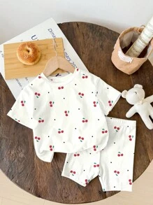 SHEIN 2 件套年轻女孩休闲樱桃印花奶油白色短袖上衣和短裤套装，适合夏季