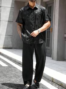 Manfinity Homme 男士两件套，短袖衬衫搭配宽松短裤，梭织面料，短款宽松衬衫，抽绳腰短裤，花卉印花，适合休闲、通勤、日常、度假、返校等多种场合，是送给男朋友或丈夫的绝佳礼物 - 黑色 - 查看 3