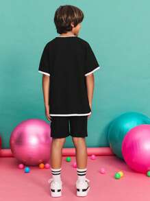 SHEIN Set tricou și pantaloni scurți cu guler rotund, lejer, casual, minimalist, confortabil, pentru băieți preadolescenti - Negru - Vizualizare 2