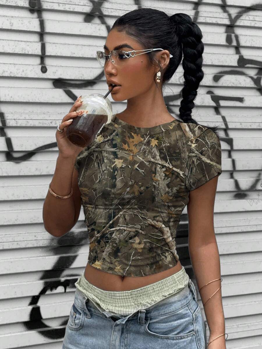 SHEIN EZwear Vintage Retro Street Withered Branch Camouflage Full-Print Fitted Cropped T-Shirt, Summer Back To School