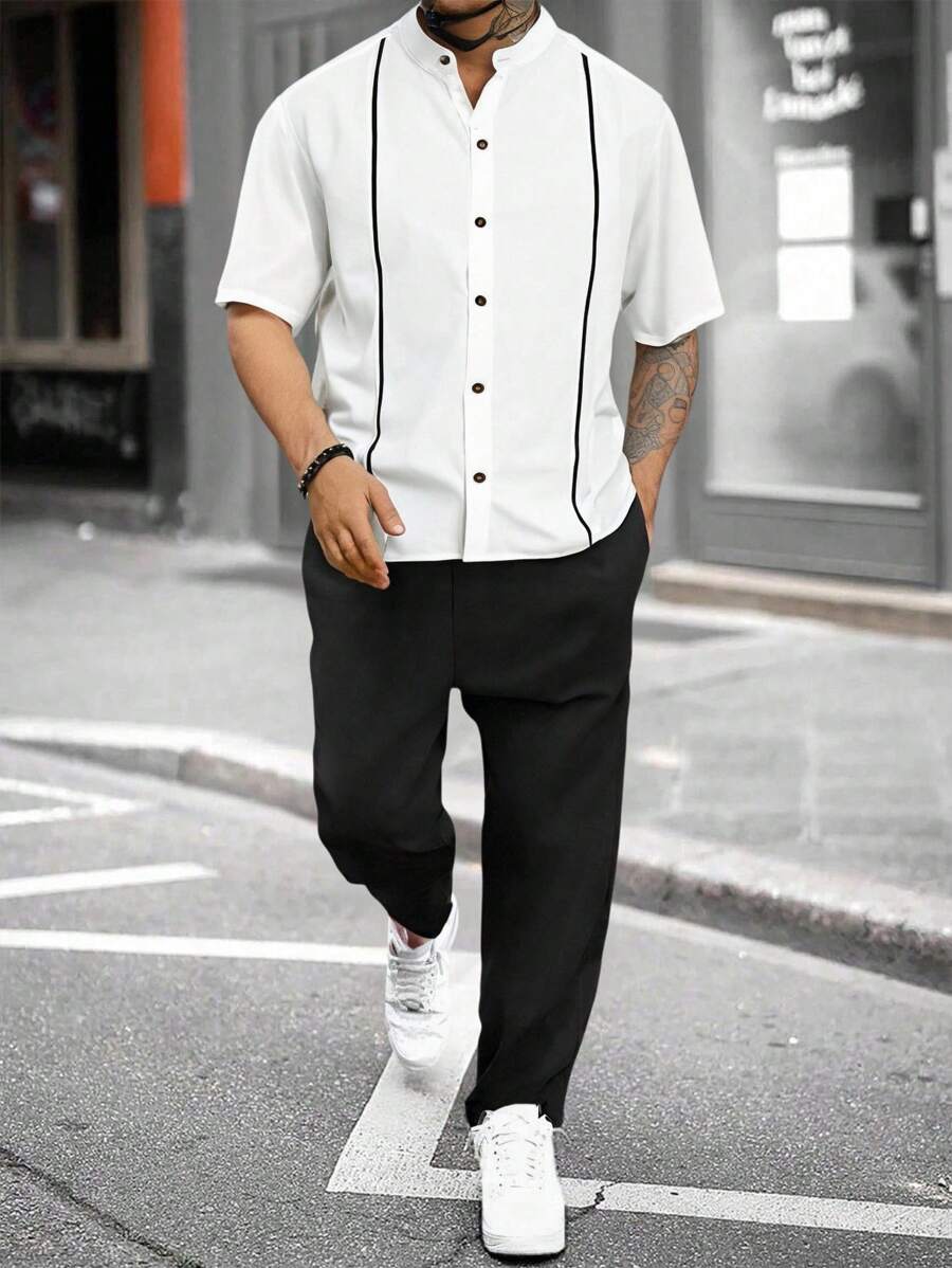 Manfinity Homme Conjunto de camisa de manga corta y pantalones casuales y versátiles para hombres, ropa de otoño, atuendos cómodos - Blanco y Negro - Ver 1