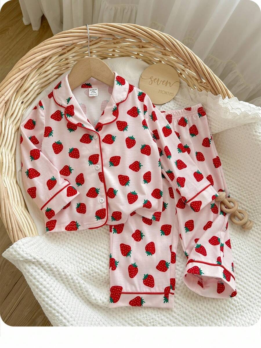SHEIN 2 piezas Conjunto de pijama para bebé niña con Top de manga larga con estampado de fresa y pantalones sueltos - Rosa - Ver 1