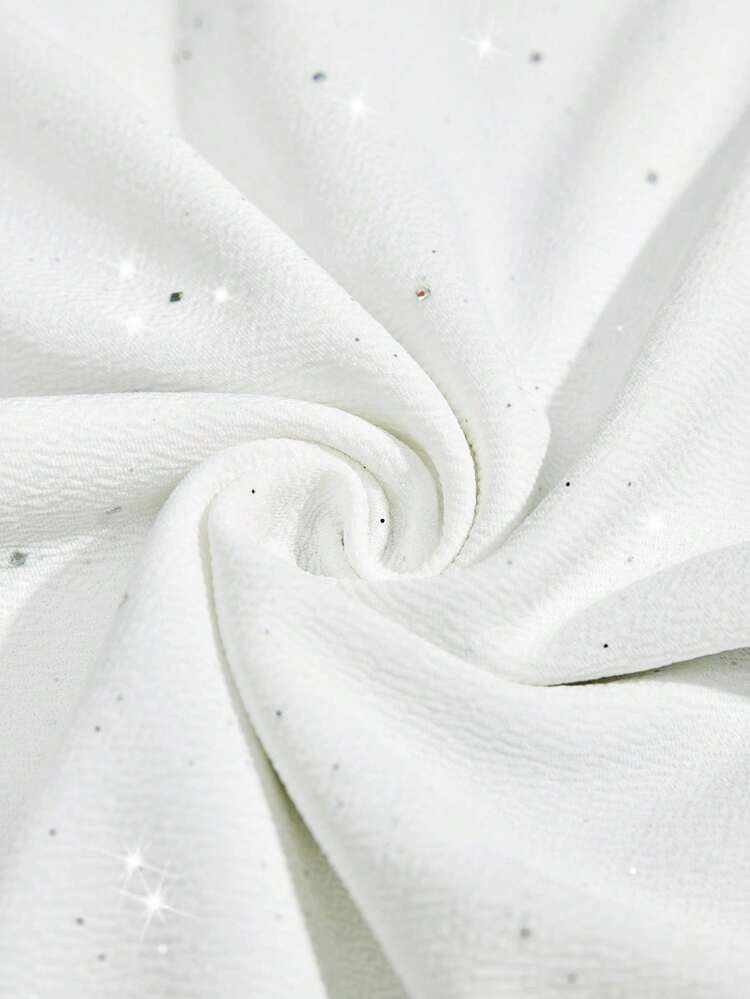 SHEIN Maija Robe de soirée pour femmes en tissu texturé ivoire pailleté, polyvalente, mode urbaine moderne. Décolleté en V profond, larges épaules, plissé à l'avant, fermeture éclair cachée à l'arrière. Tenue de bureau décontractée, élégante et vintage pour citadine. Idéale pour les sorties, les fêtes et les vacances.