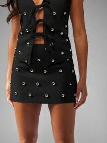MISSGUIDED 铆钉迷你裙，侧面镂空设计，派对俱乐部装，夜间外出，金属纽扣装饰，现代时尚宣言单品