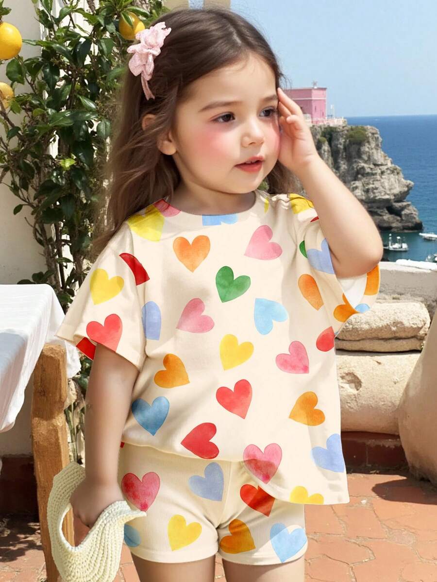 SHEIN Bộ 2 món/Bộ áo thun tay ngắn và quần short in hình trái tim nhiều màu sắc màu trắng kem dễ thương cho bé gái, kỳ nghỉ hè, cảm giác nghỉ dưỡng, họa tiết hoa cổ điển, màu pastel hoàng hôn, thư giãn - Nhiều màu - Xem 1