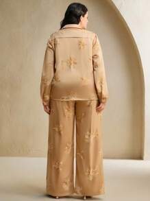 Anewsta 2件套加大码女士套装，缎面刺绣枫叶图案，撞色翻领，宽松舒适 - 棕色 - 查看 7