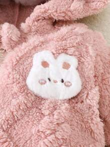 SHEIN 1. 新生女宝宝可爱毛绒耳朵连帽菱形印花拉链长袖连体衣，带3D刺绣兔子贴片，秋冬粉色纯色蓬松连帽长袖连体衣