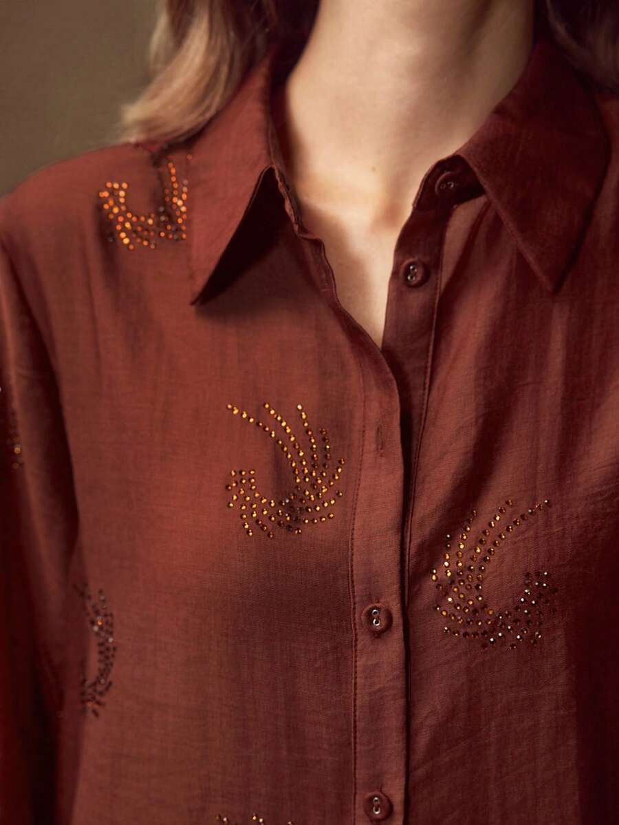 MOTF PREMIUM Camisa casual de manga larga con botones de rhinestones para mujer - Color caoba - Ver 1