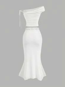 SHEIN MOD 女士优雅套装，蓝色印花上衣，不对称褶皱领口，蕾丝饰边鱼尾裙摆，新年夜装扮，波西米亚风，节日装扮，派对女士长裙，白色上衣，白色女士长裙